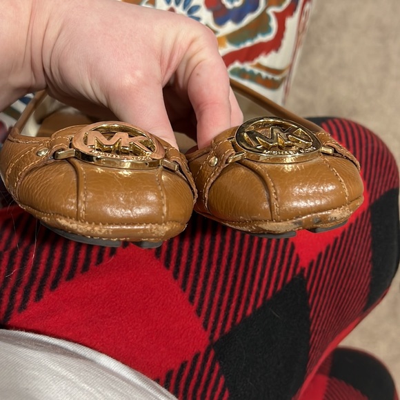 PRODUCT DETAIL
100% Leather
Manmade
Pull/Slip On Loafer
Not Water Resistant - Picture 6 of 8